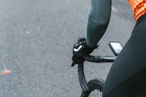 Rękawiczki rowerowe – niezbędny element wyposażenia każdego kolarza