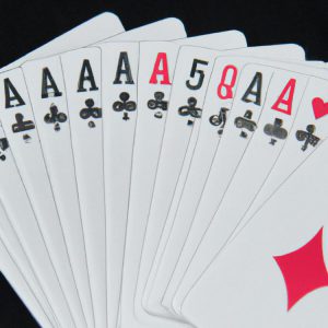 Makao gra w karty – zasady, poradnik dla początkujących